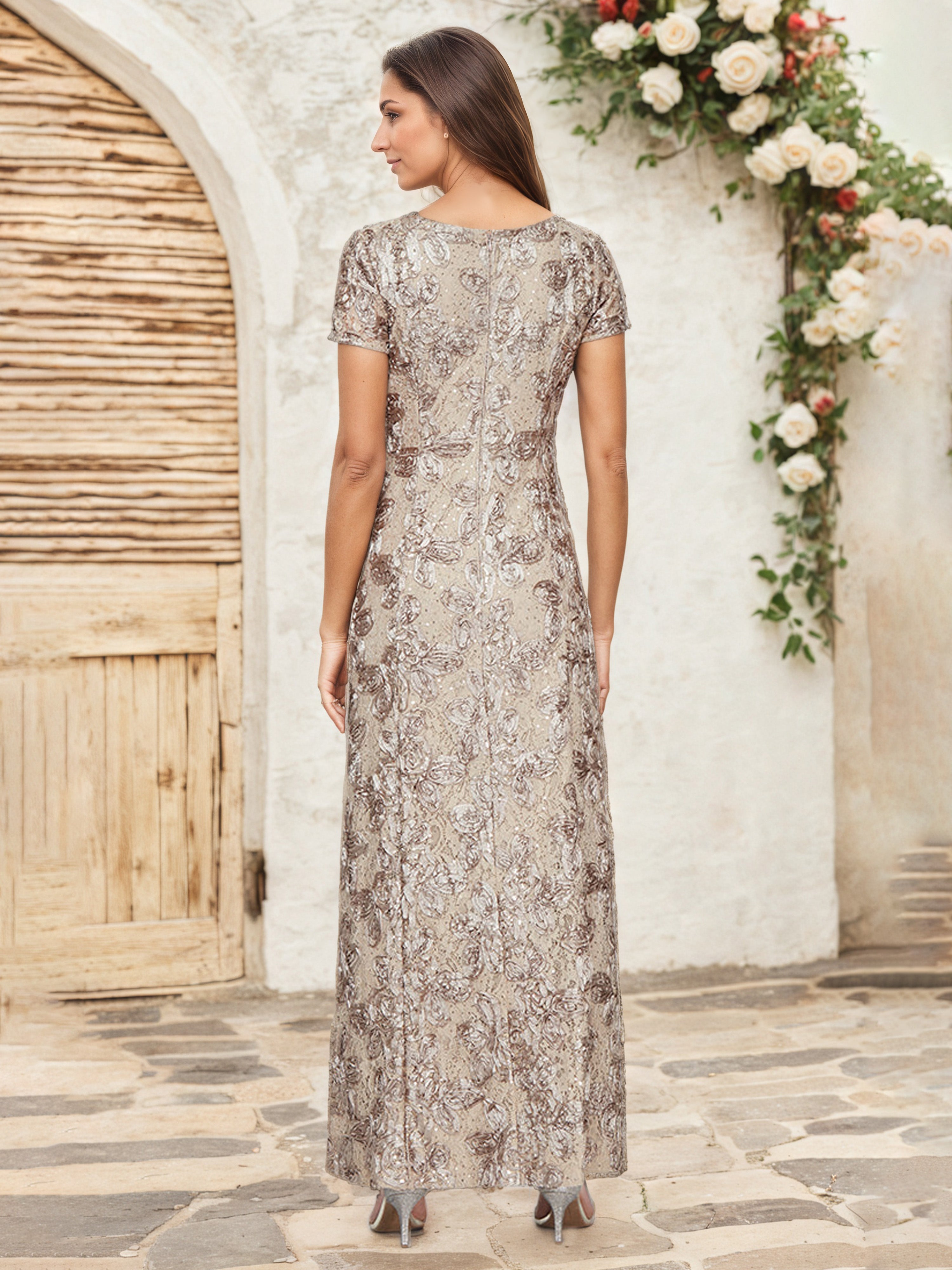 Sheath/Column Short Sleeves Round Neck Floral Sequins Champagne Mother Of The Bride Dresses