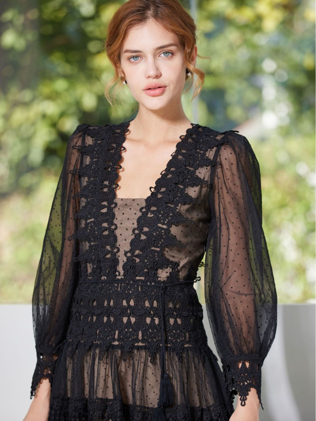 Black Charming V-Neck Polka Dot Tulle Lace Appliqued Long Prom Dress with Slit