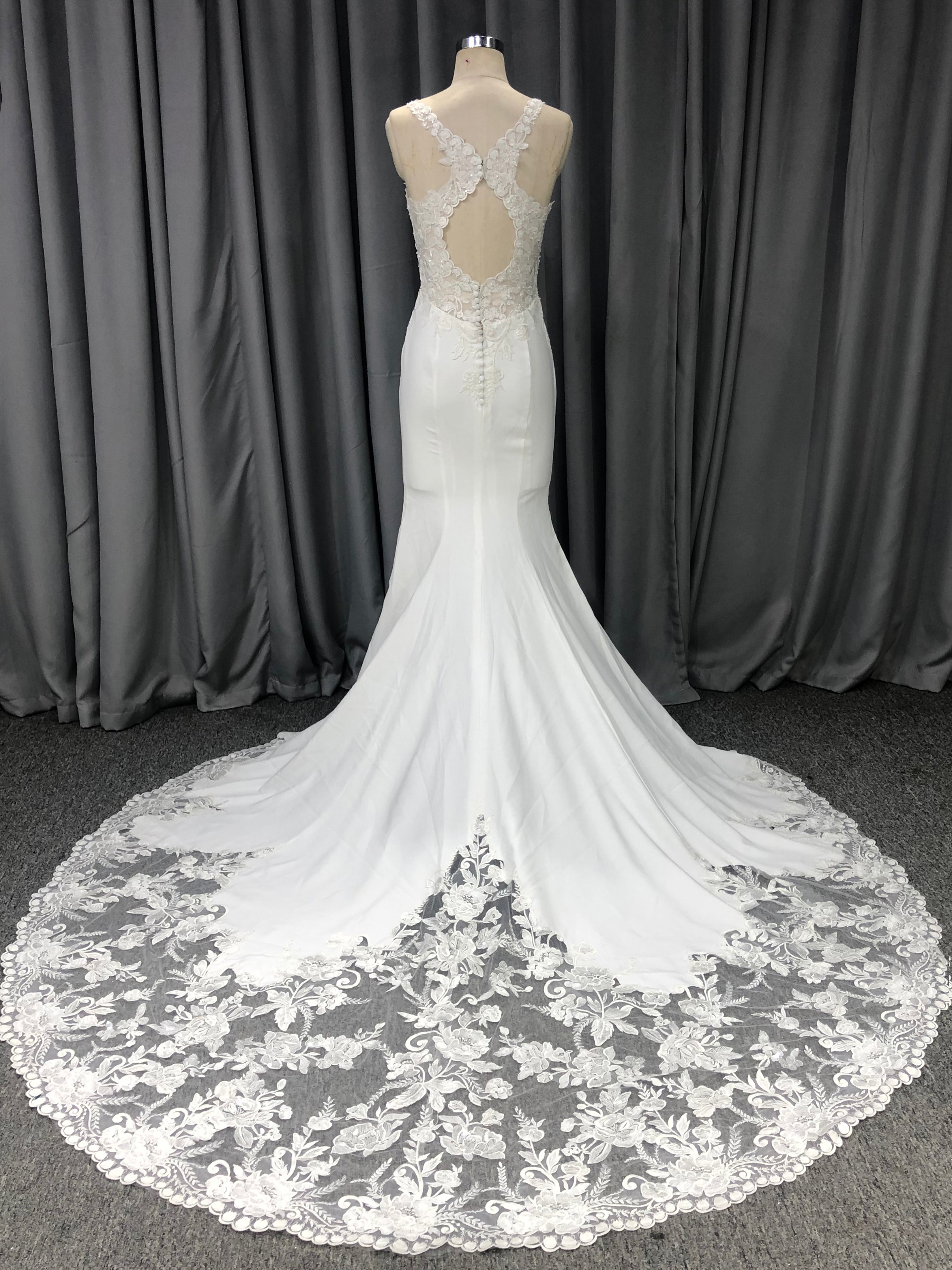 Mermaid V-neck Court Train Sleeveless Wedding Dresses With Lace