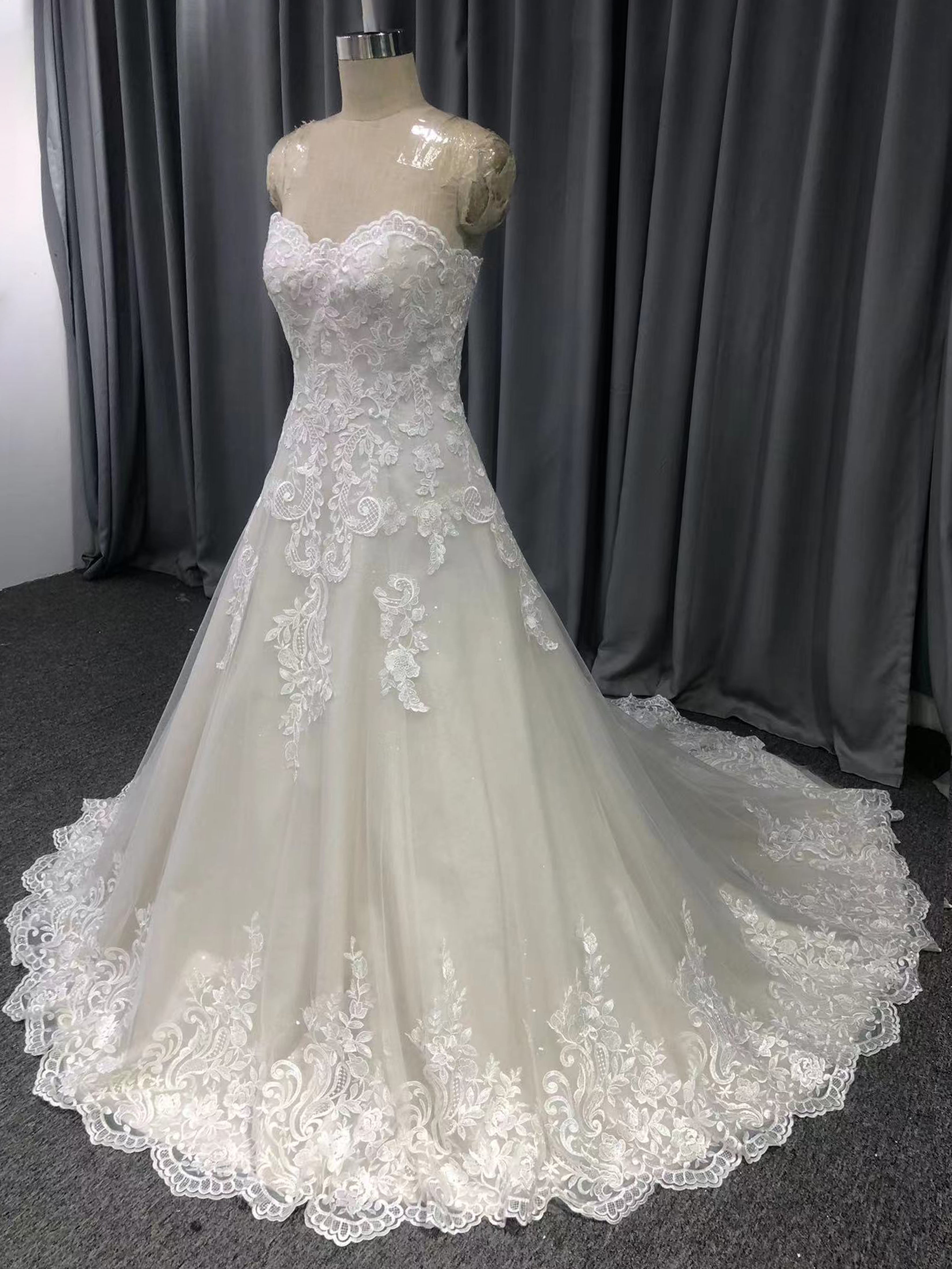 Illusion Sweetheart Sweep Train Tulle Wedding Dresses With Lace