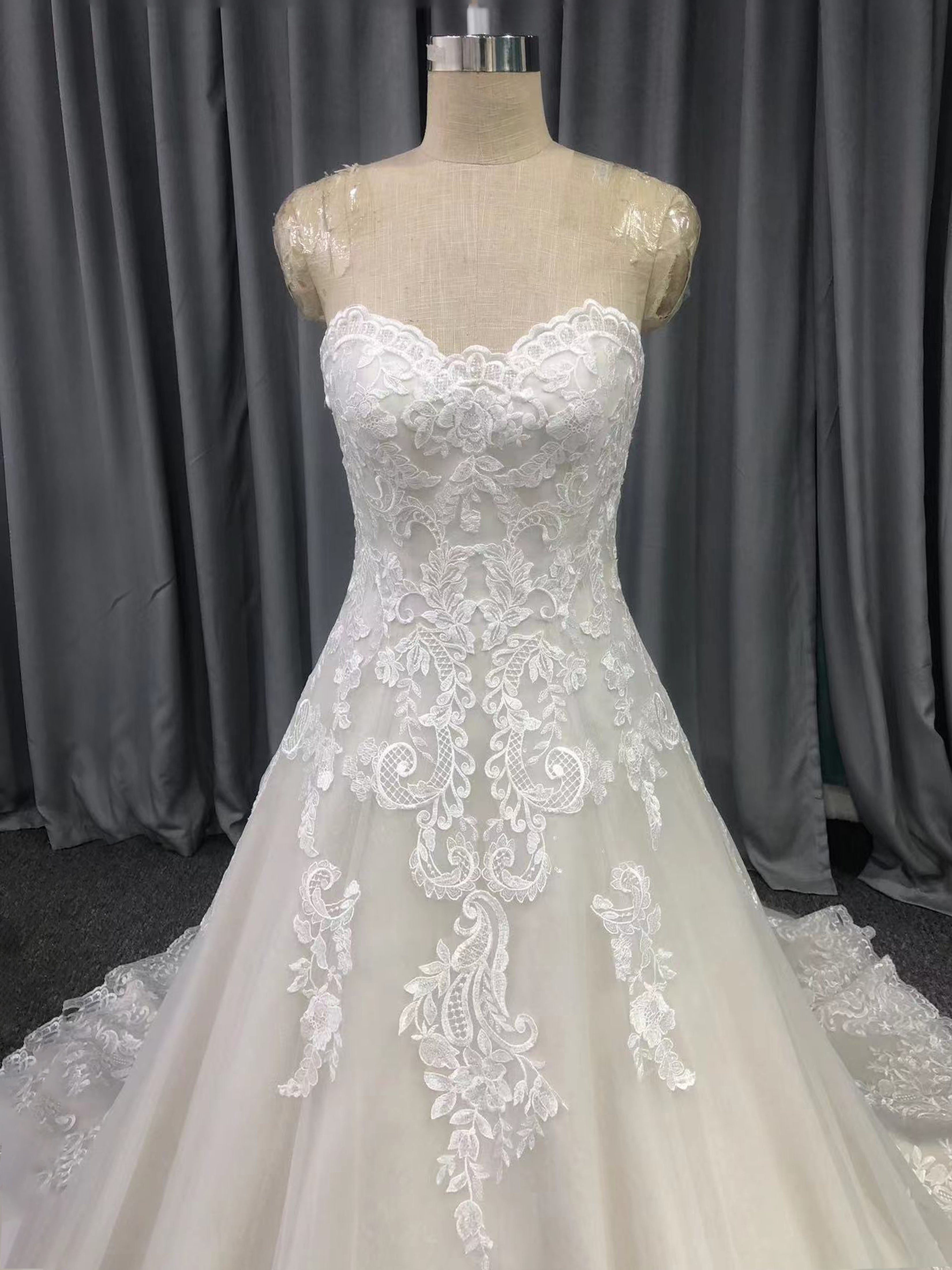 Illusion Sweetheart Sweep Train Tulle Wedding Dresses With Lace