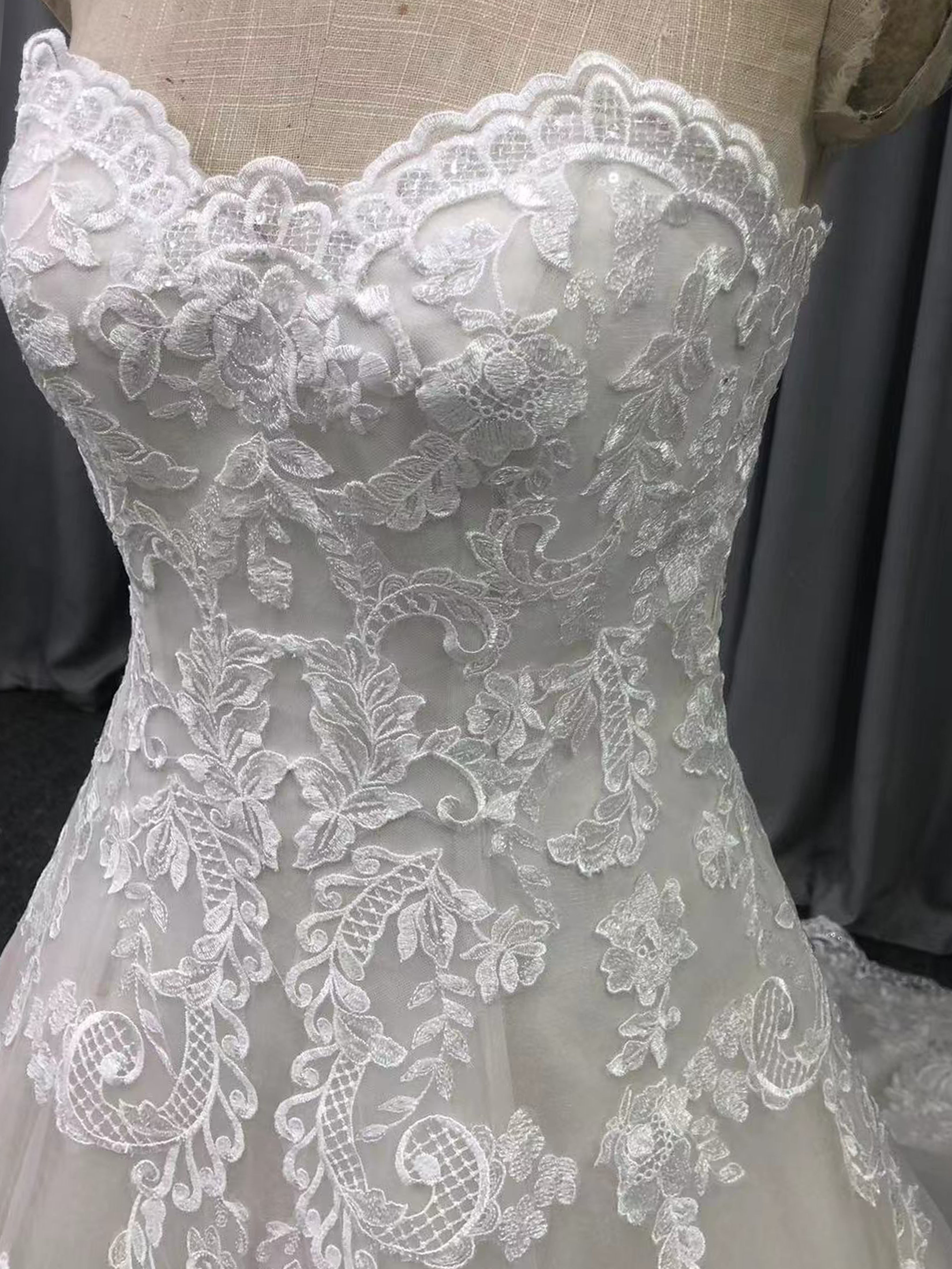 Illusion Sweetheart Sweep Train Tulle Wedding Dresses With Lace