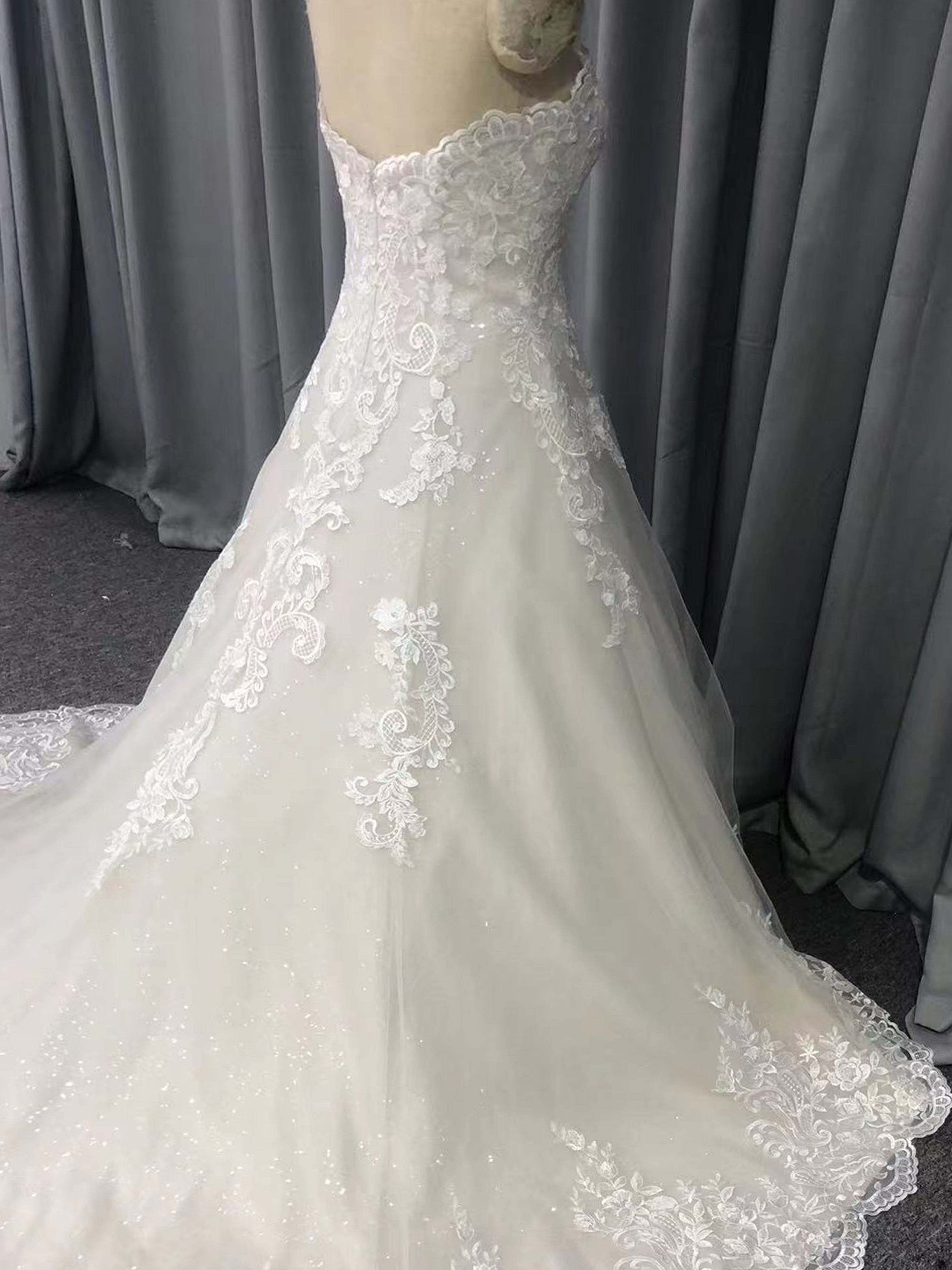 Illusion Sweetheart Sweep Train Tulle Wedding Dresses With Lace