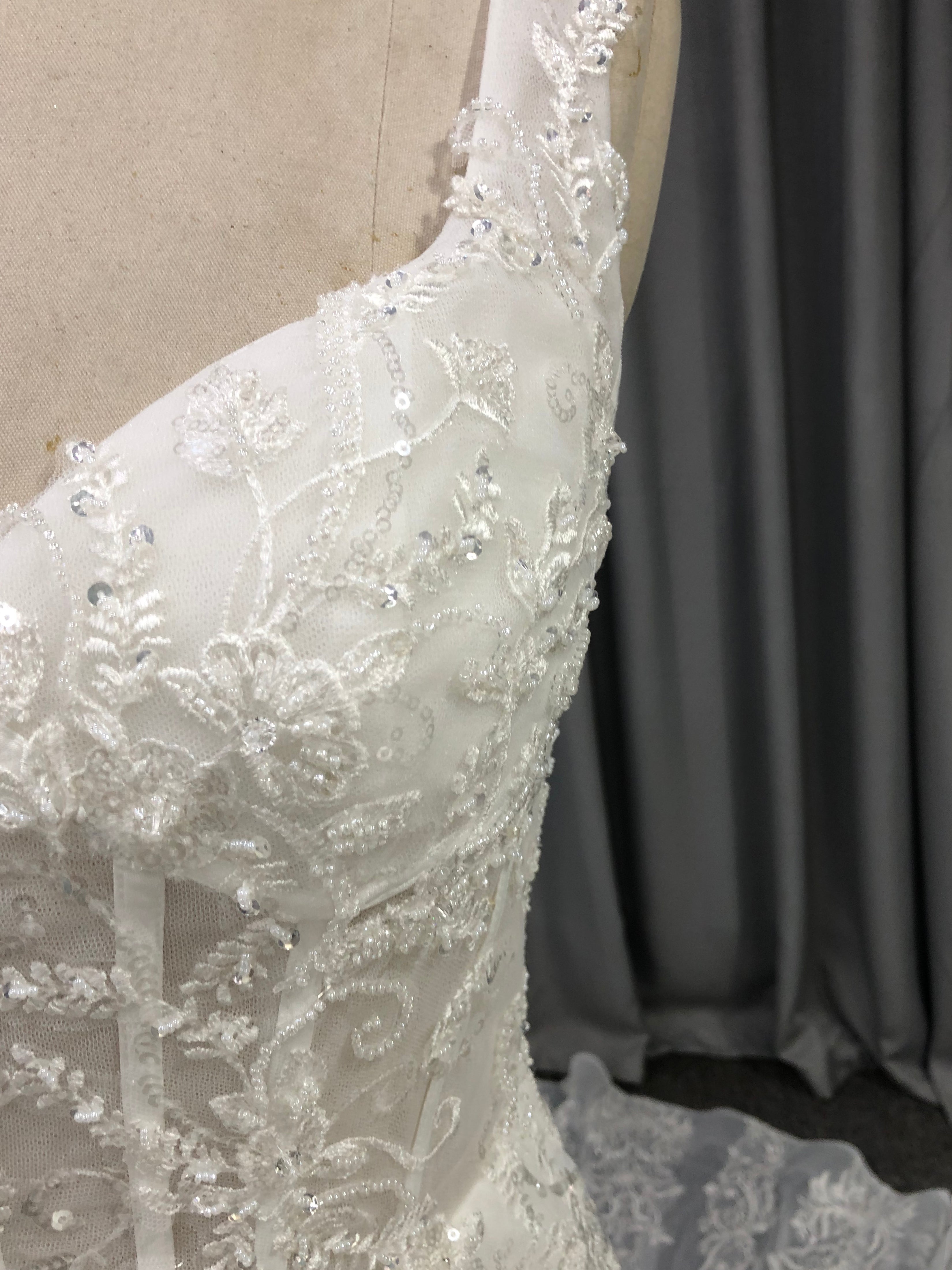 Elegant V-neck Court Train Sleeveless Beading Lace Wedding Dresses