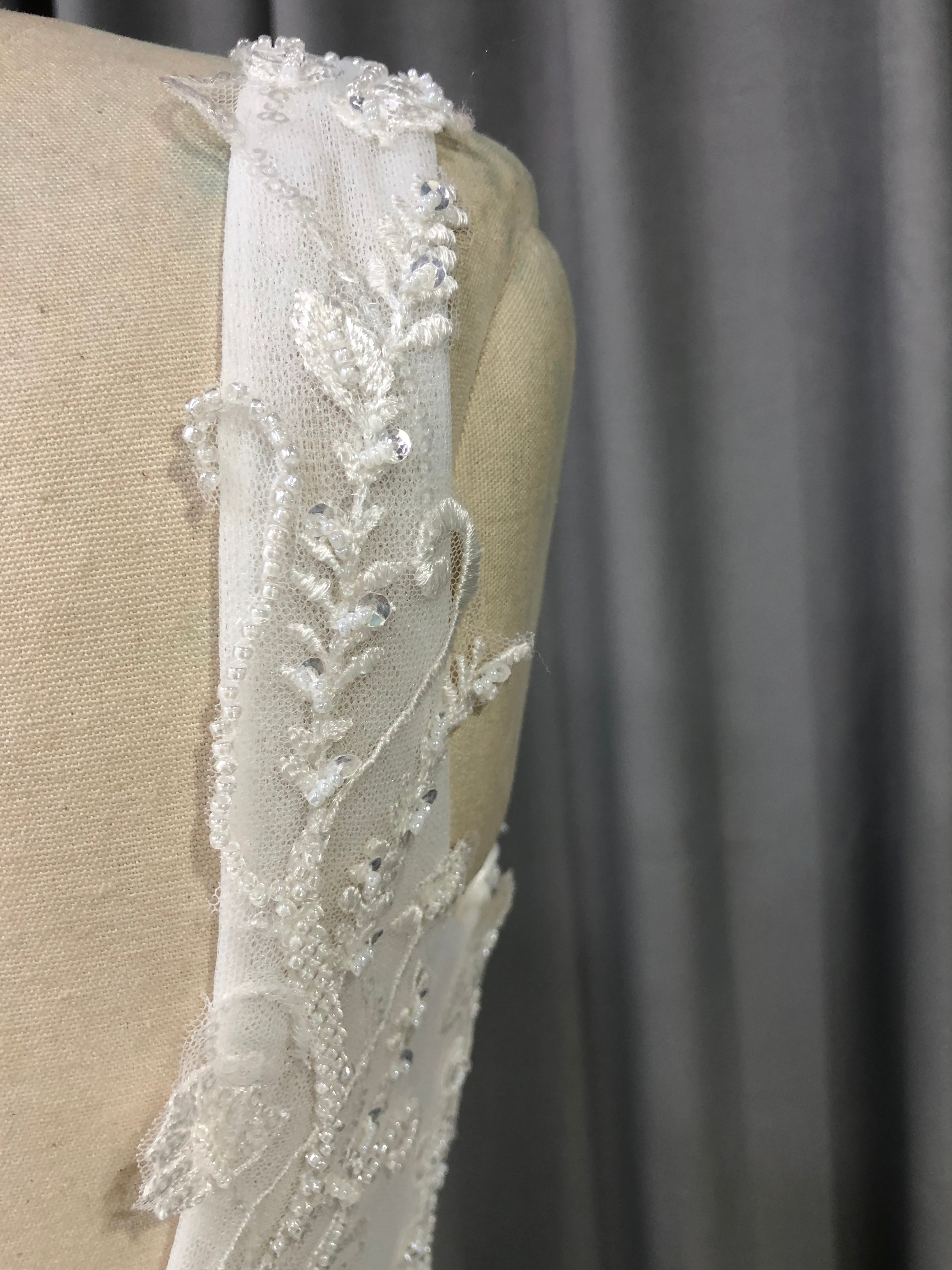 Elegant V-neck Court Train Sleeveless Beading Lace Wedding Dresses