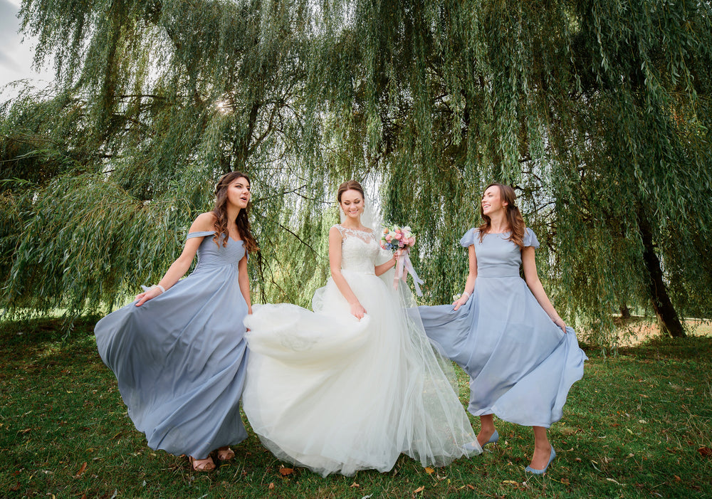 10 STUNNING DUSTY BLUE BRIDESMAID DRESSES IN EVERY STYLE