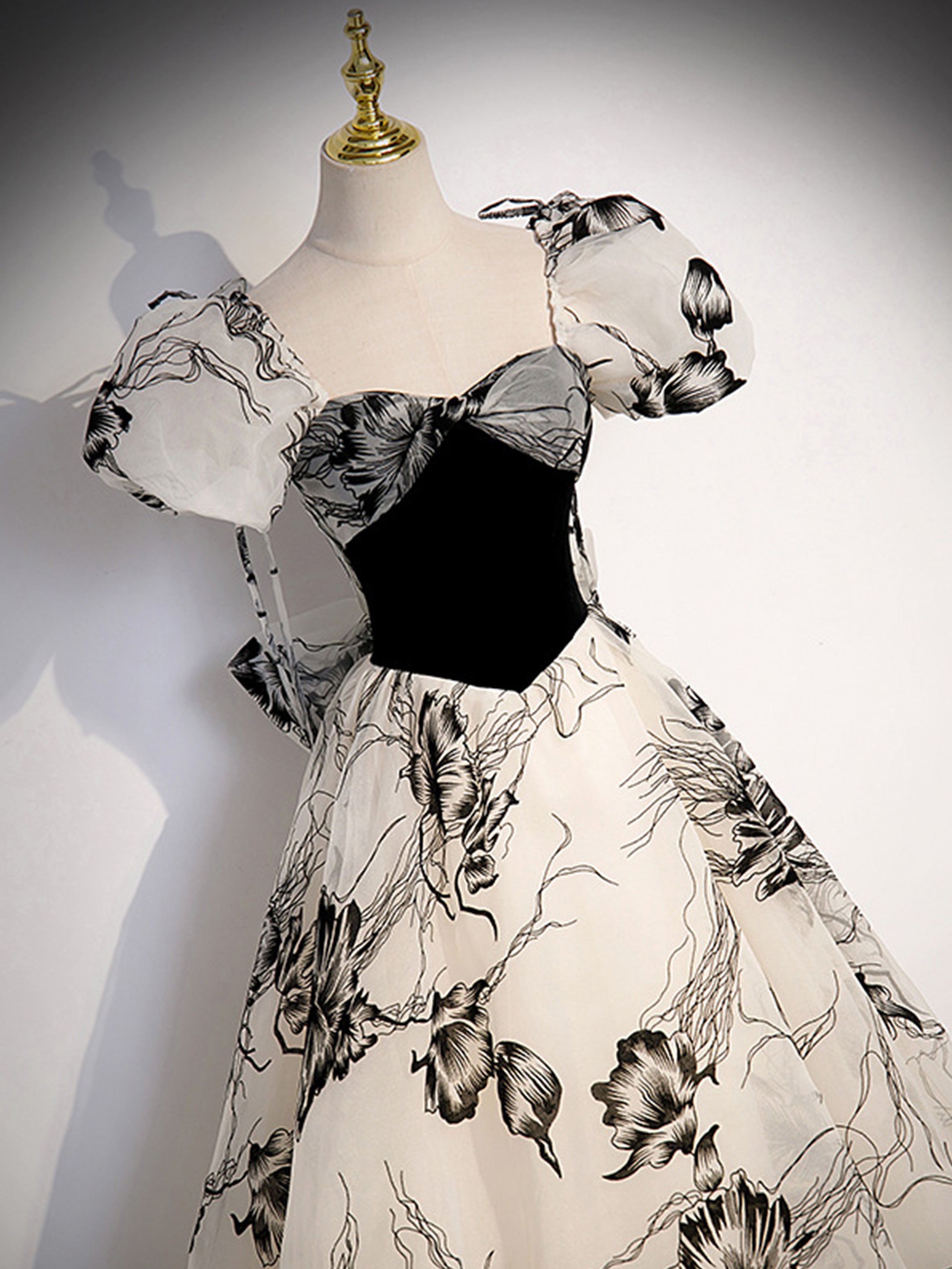 Sweetheart Retro Puffy Sleeves Floral Organza Two-piece Bridesmaid Dresses
