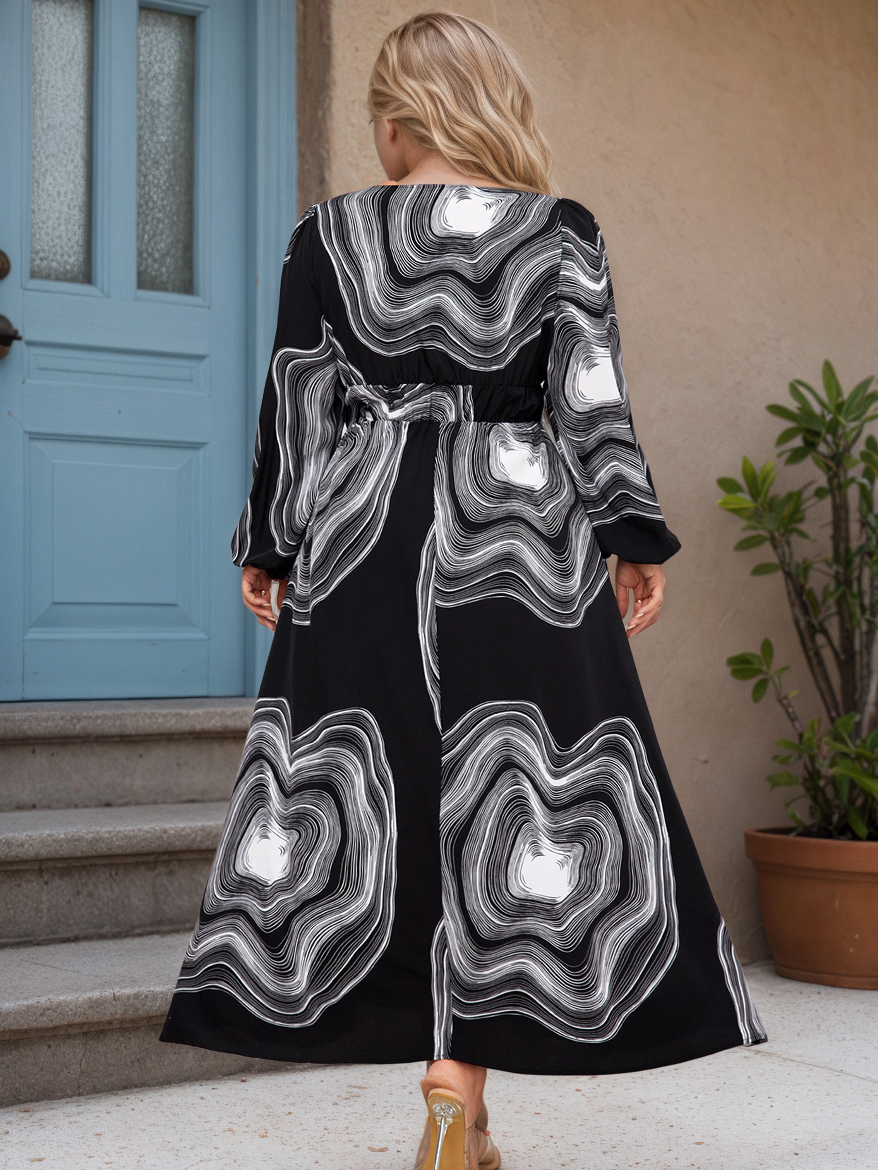 Graphic Printed Black Lantern Sleeve V-Neck Plus Size Dress