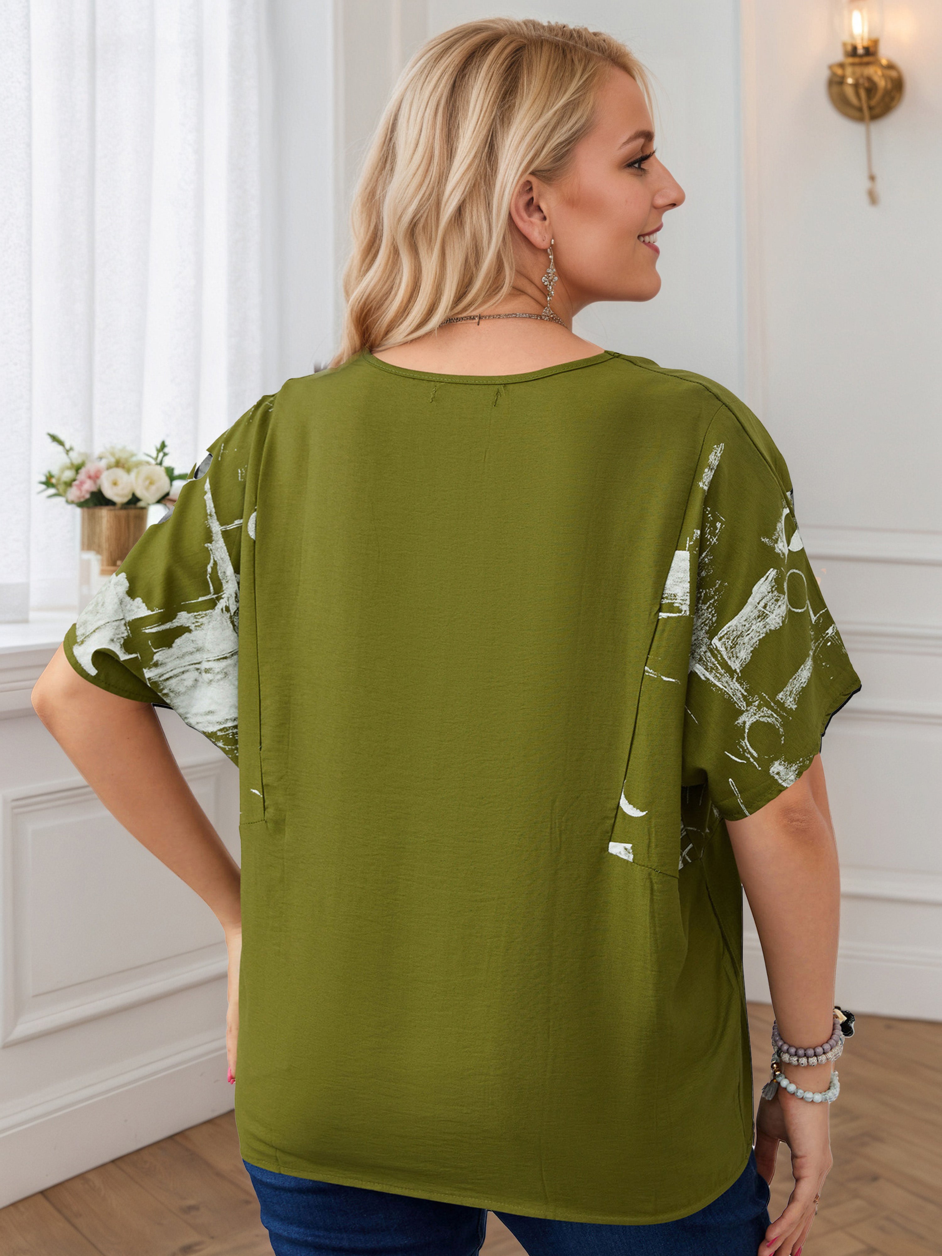 Clover Round Neck Printed Batwing Sleeve Plus Blouse