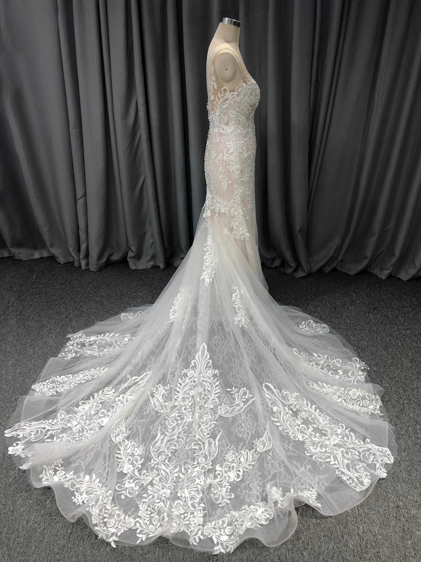 Mermaid V-neck Court Train Sleeveless Lace Wedding Dresses