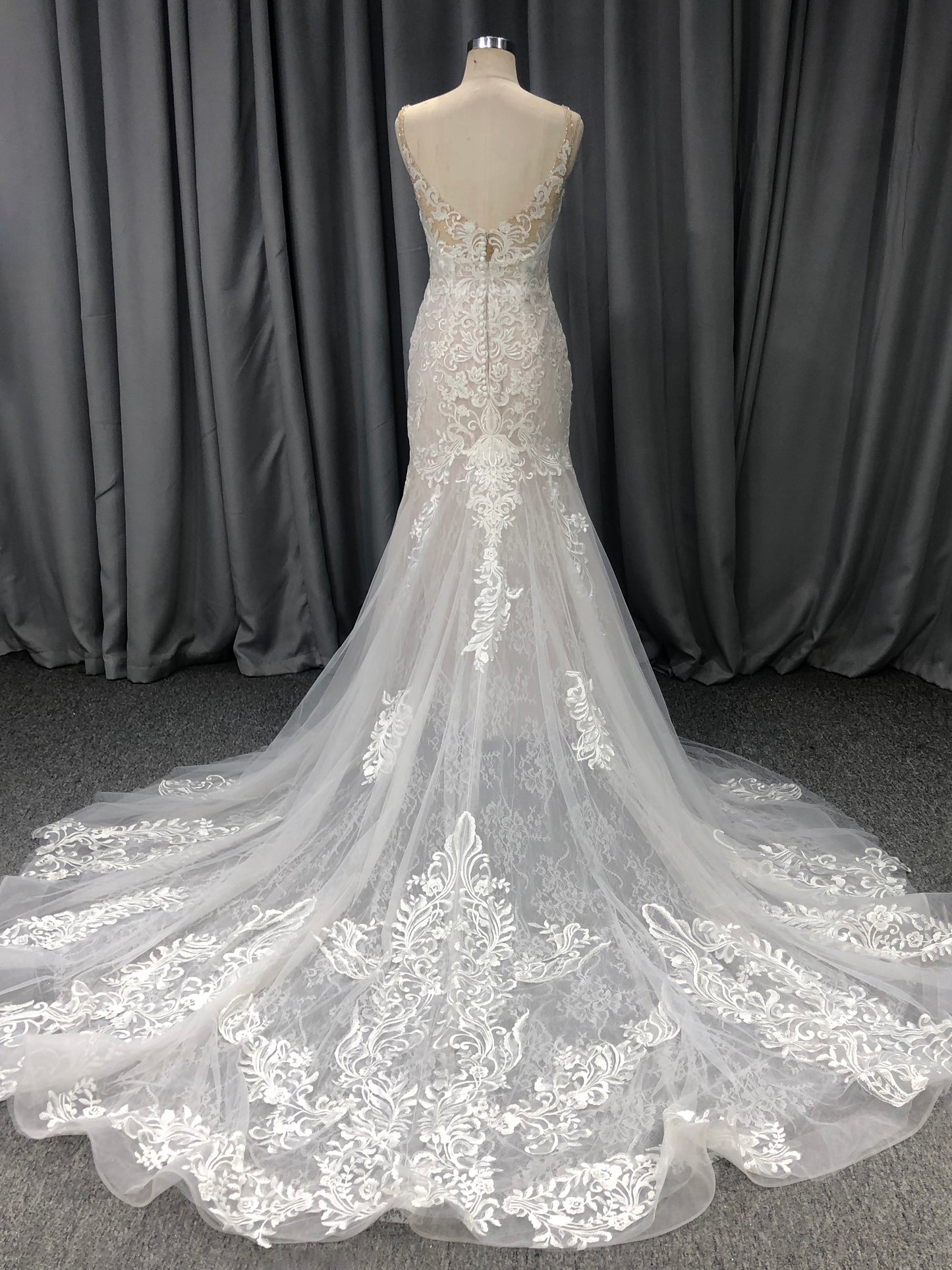Mermaid V-neck Court Train Sleeveless Lace Wedding Dresses