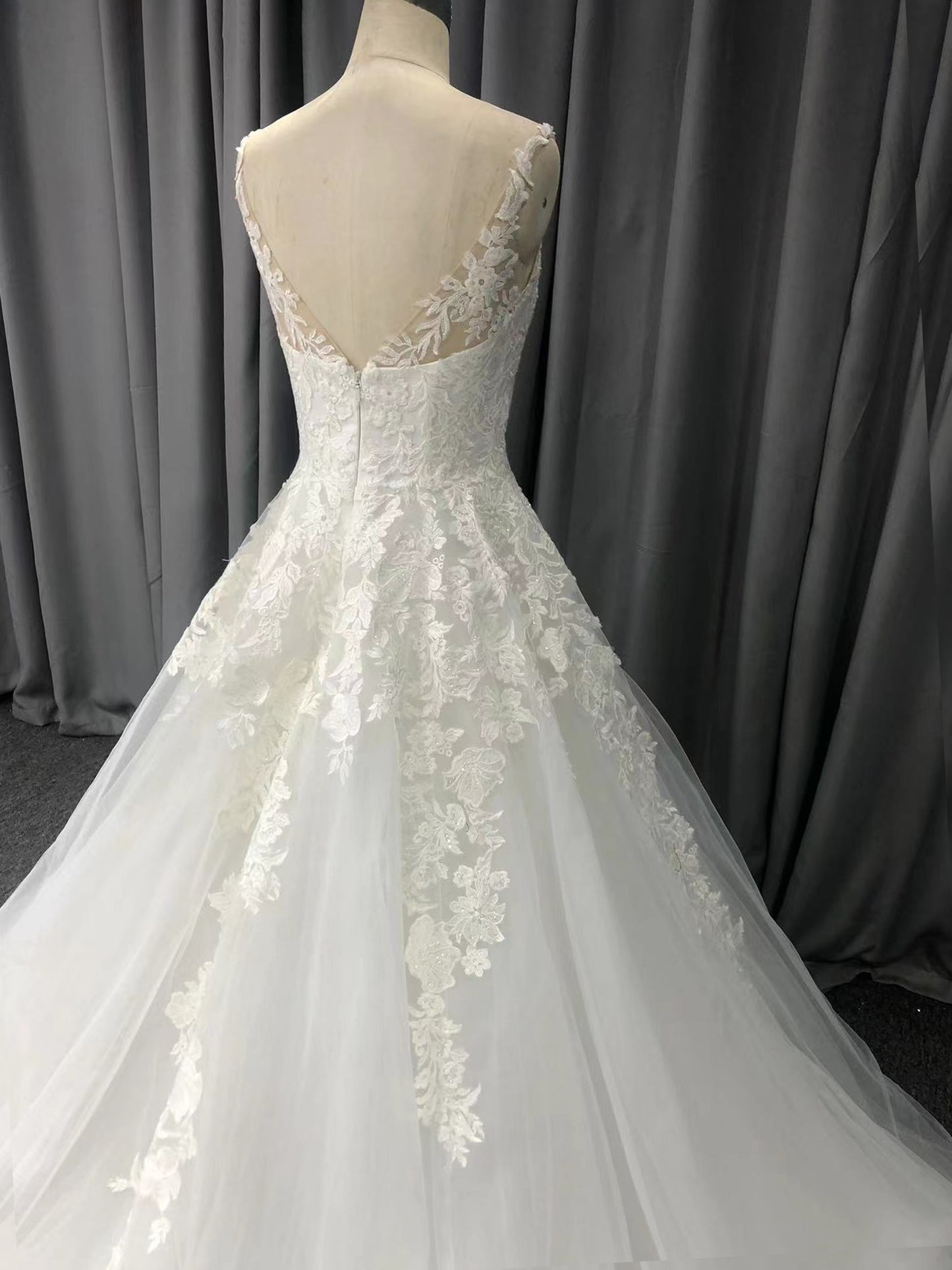 A-Line Lace V-neck Court Train Sleeveless Wedding Dresses