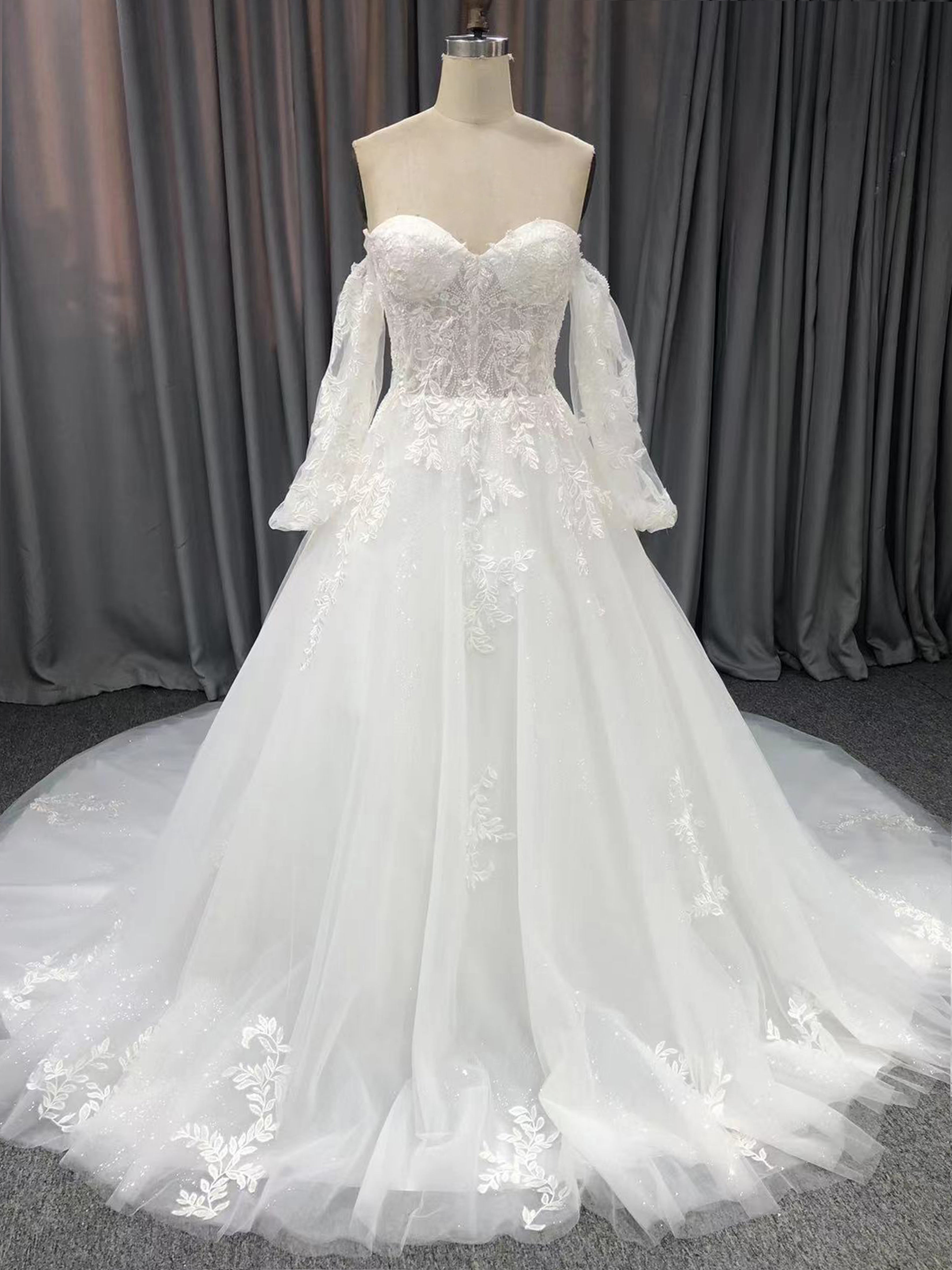 Sweetheart Court Train Long Sleeves Tulle Wedding Dresses With Lace