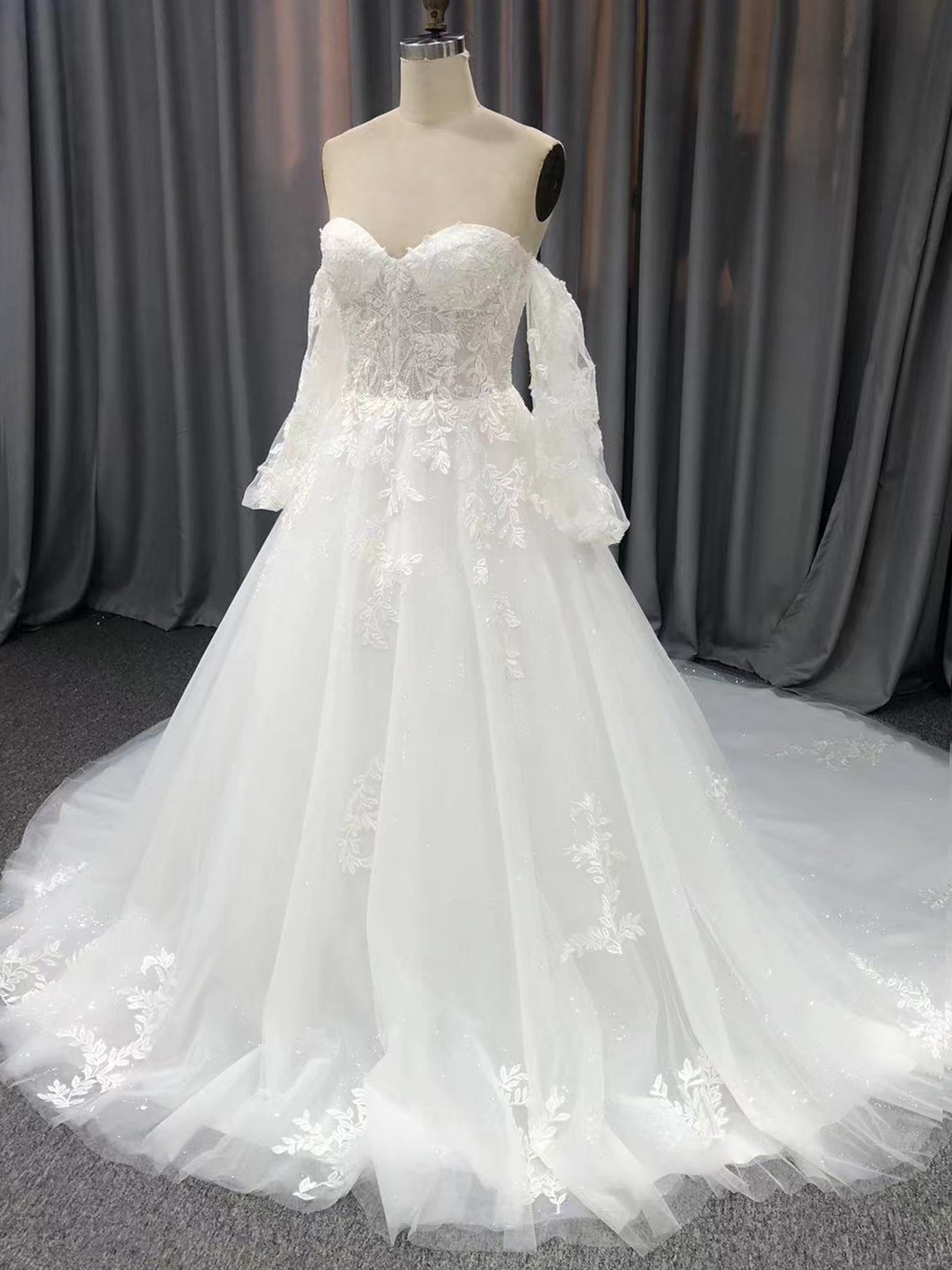 Sweetheart Court Train Long Sleeves Tulle Wedding Dresses With Lace