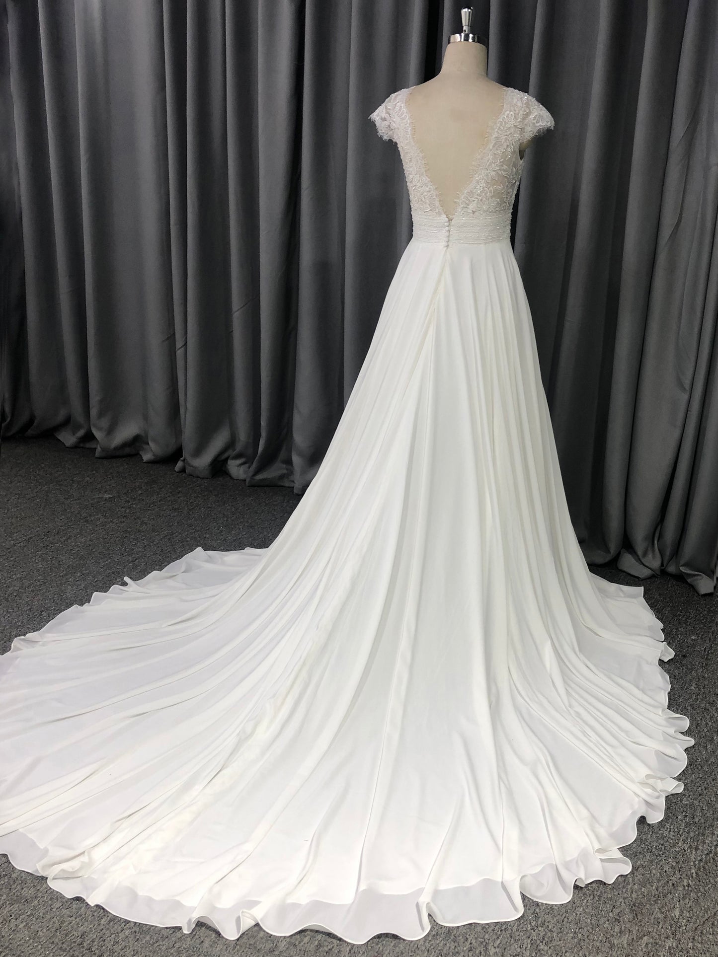 Lace V-neck Court Train Chiffon Wedding Dresses With Lace