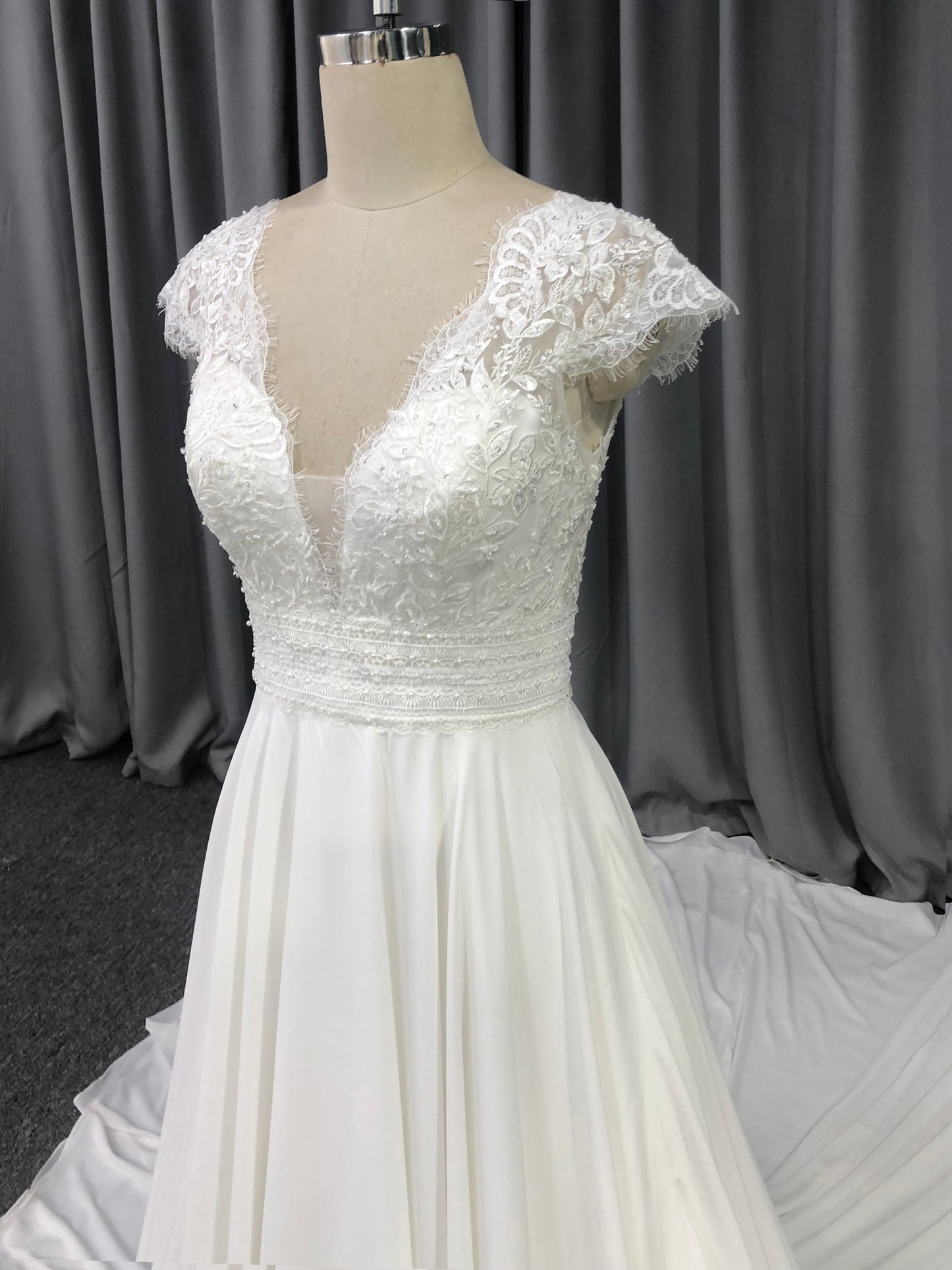 Lace V-neck Court Train Chiffon Wedding Dresses With Lace