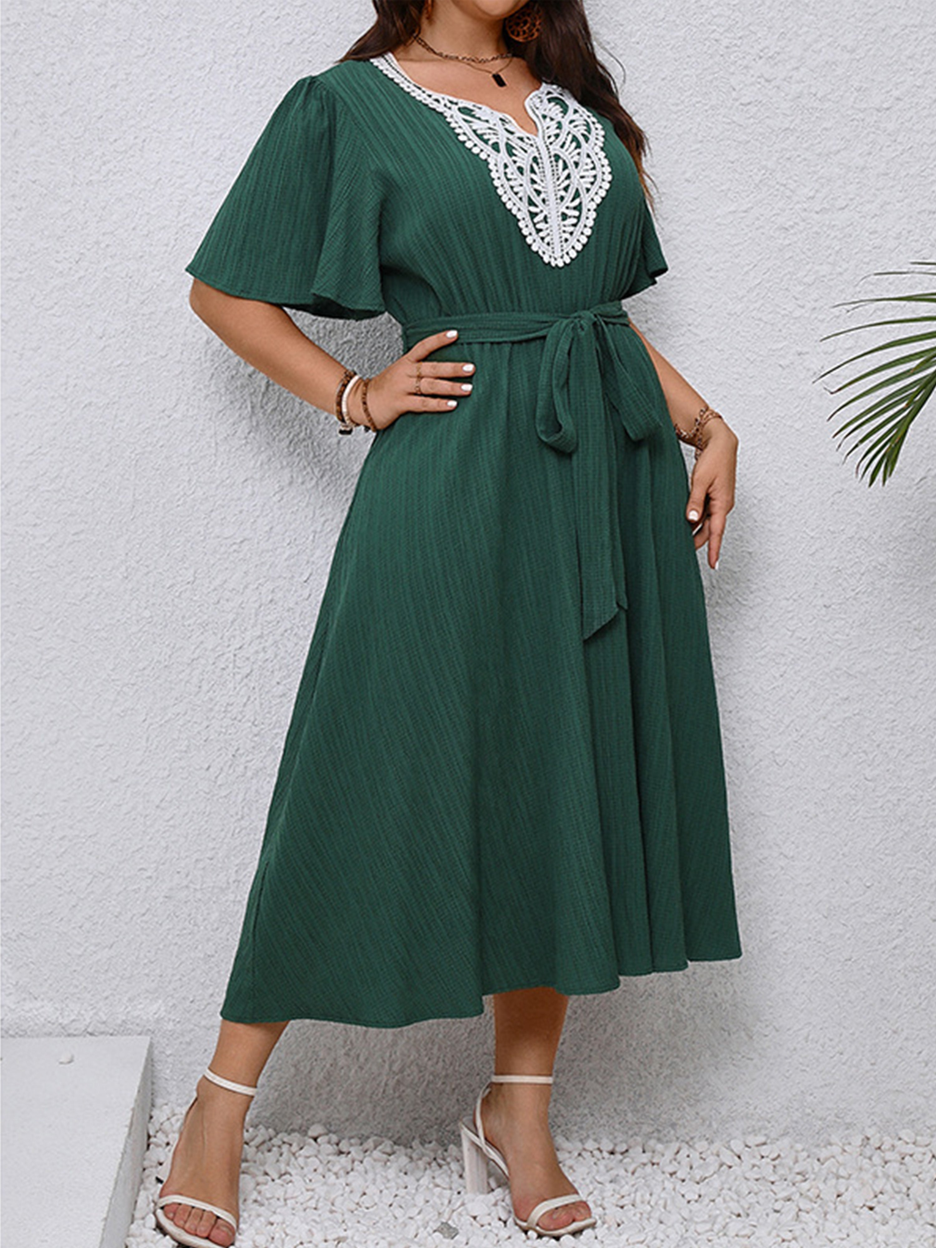 Elegant Lace Notched Neck Tea Length Plus Size Dress
